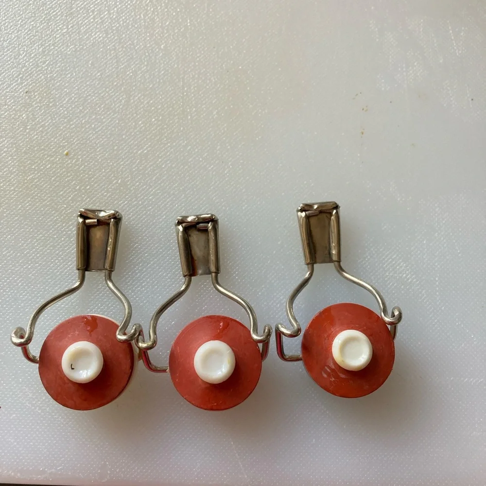 Vintage bottle sealing caps